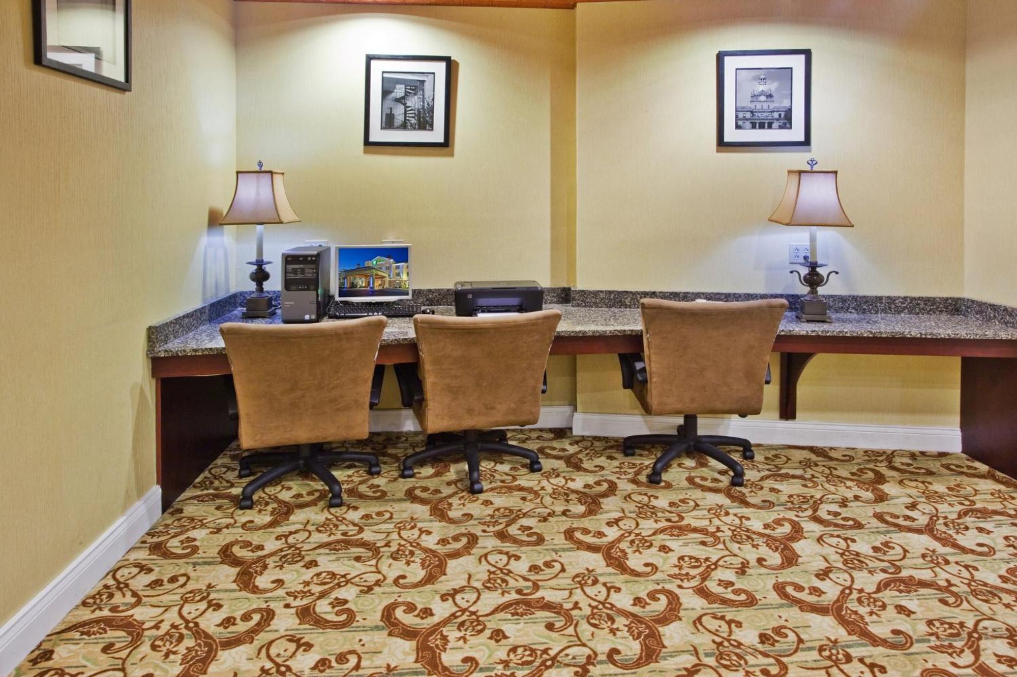 Holiday Inn Express Savannah Airport By Ihg Экстерьер фото